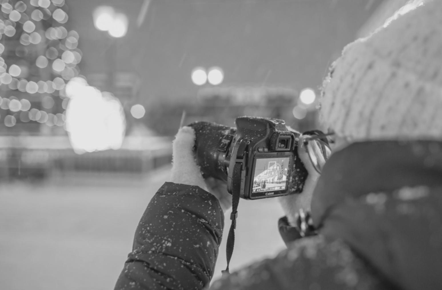 Processo di editing video con software professionali e workflow ottimizzato